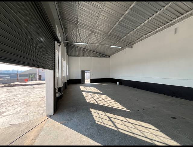 200M² WAREHOUSE TO LET IN SEBENZA